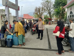 Bhabinkamtibmas Pontap Pantau Distribusi BBM Nelayan di SPBU Sawerigading